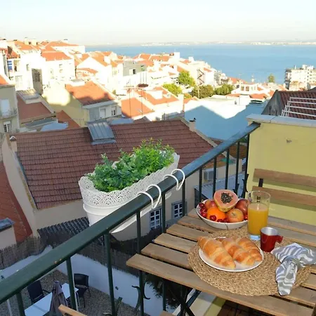 Comfortable With Balcony And Sea View In 50 M² Appartamento Lisbona