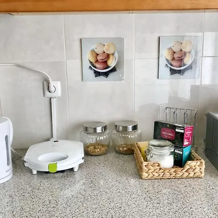 Comfortable With Balcony And Sea View In 50 M² Apartment Lisbon