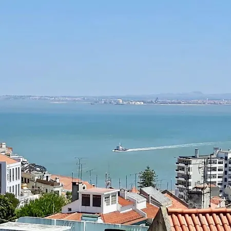 Cozy In 50 M² Sea View Lisbon