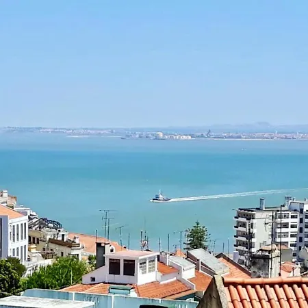 Appartement Cozy In 50 M² Sea View Lissabon